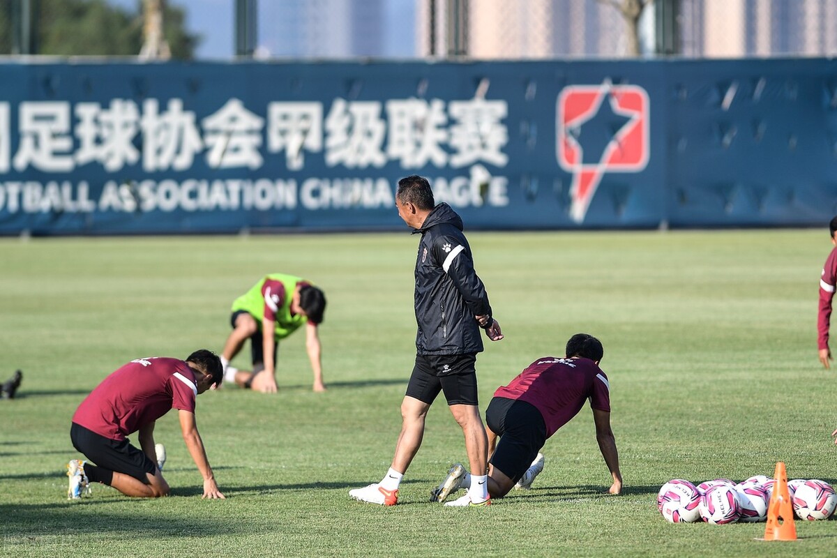 一支足球队怎么进入职业联赛,在中国如何组建足球俱乐部