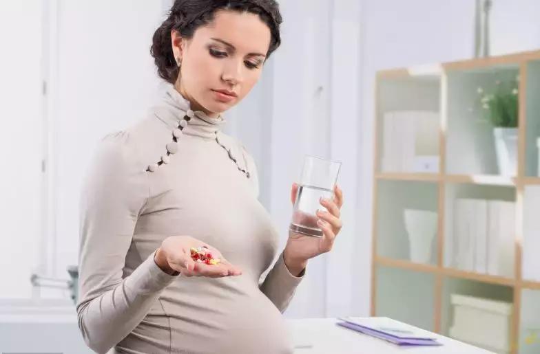 问一下孕妇能不能吃药,孕妇不知道怀孕的情况吃了感冒药