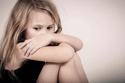 你嫌性教育太早，坏人可不会嫌你孩子太小