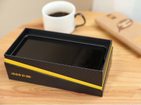 iqooz1评测游戏视频,iqooz1天玑1000plus有多强