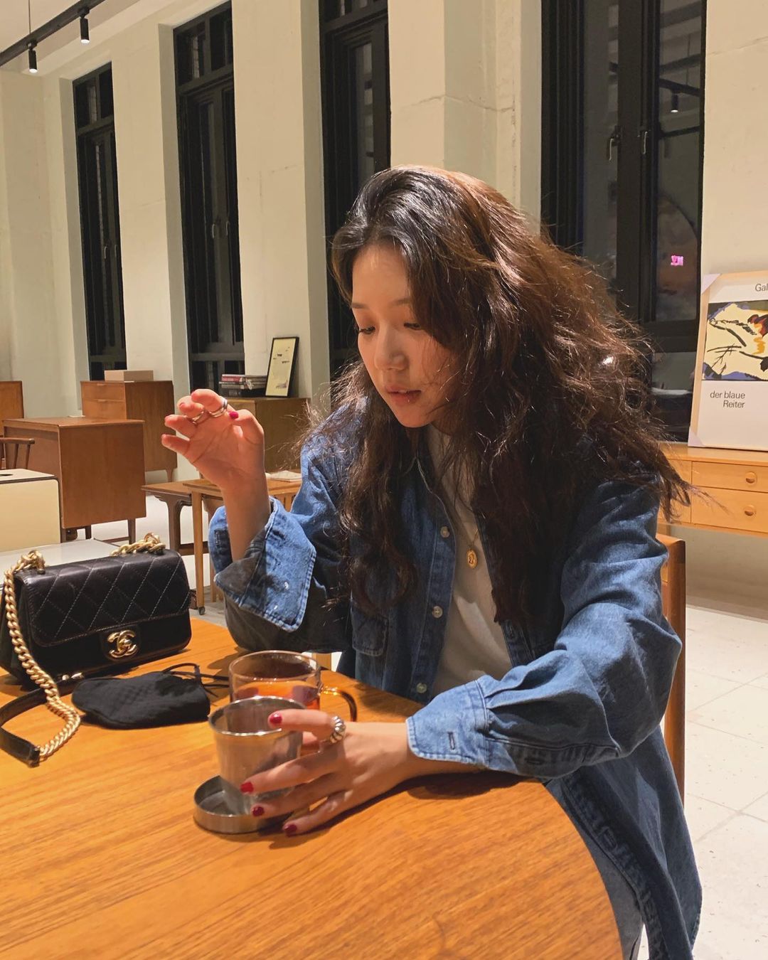 头发怎么能做到蓬松显脸小,怎么让头发蓬松又洋气