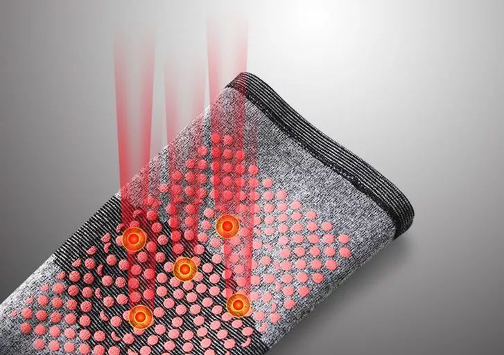 迪丽热巴尝试新造型身穿抹胸装,迪丽热巴身穿抹胸礼服