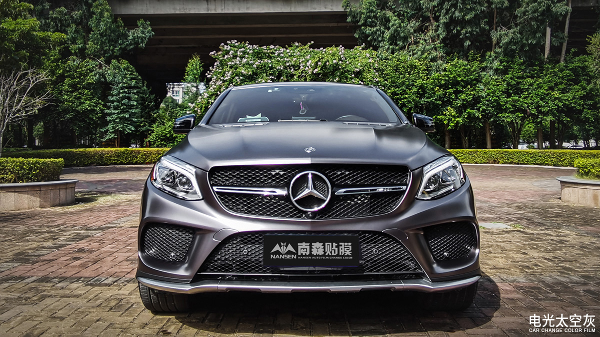 佛山奔驰gle43黑武士贴膜改色,奔驰gle320改色膜保时捷灰色
