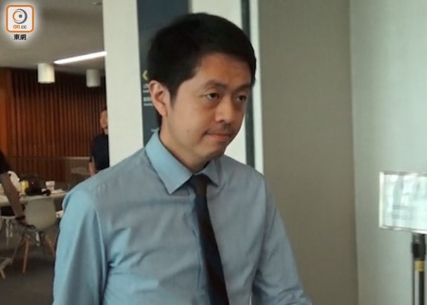 港媒：潜逃乱港分子许智峰汇丰账户冻结又解冻，已将钱转走