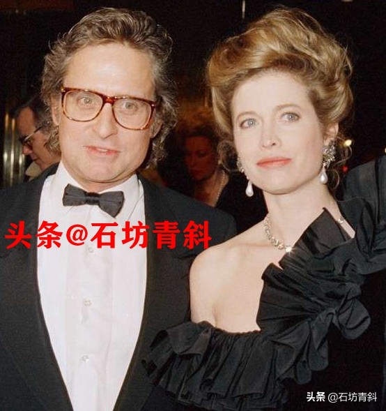 她被迫签下悔婚协议书,她迫于压力结婚当天签下离婚协议