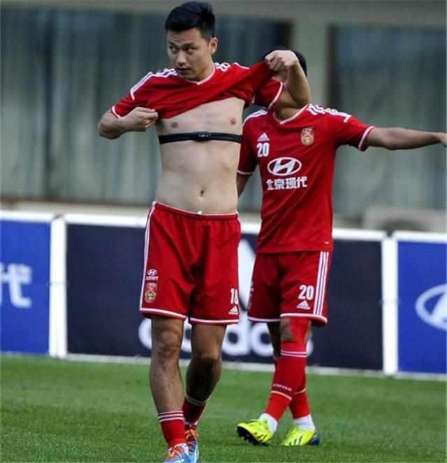 郜林破僵局恒大显霸气,郜林斯曼足球