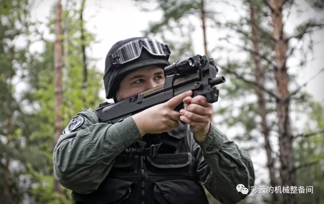 说到PDW你首先想到的就是它——比利时P90单兵自卫*器武**