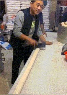 老虎：这是我准备养大吃的，你来凑什么热闹