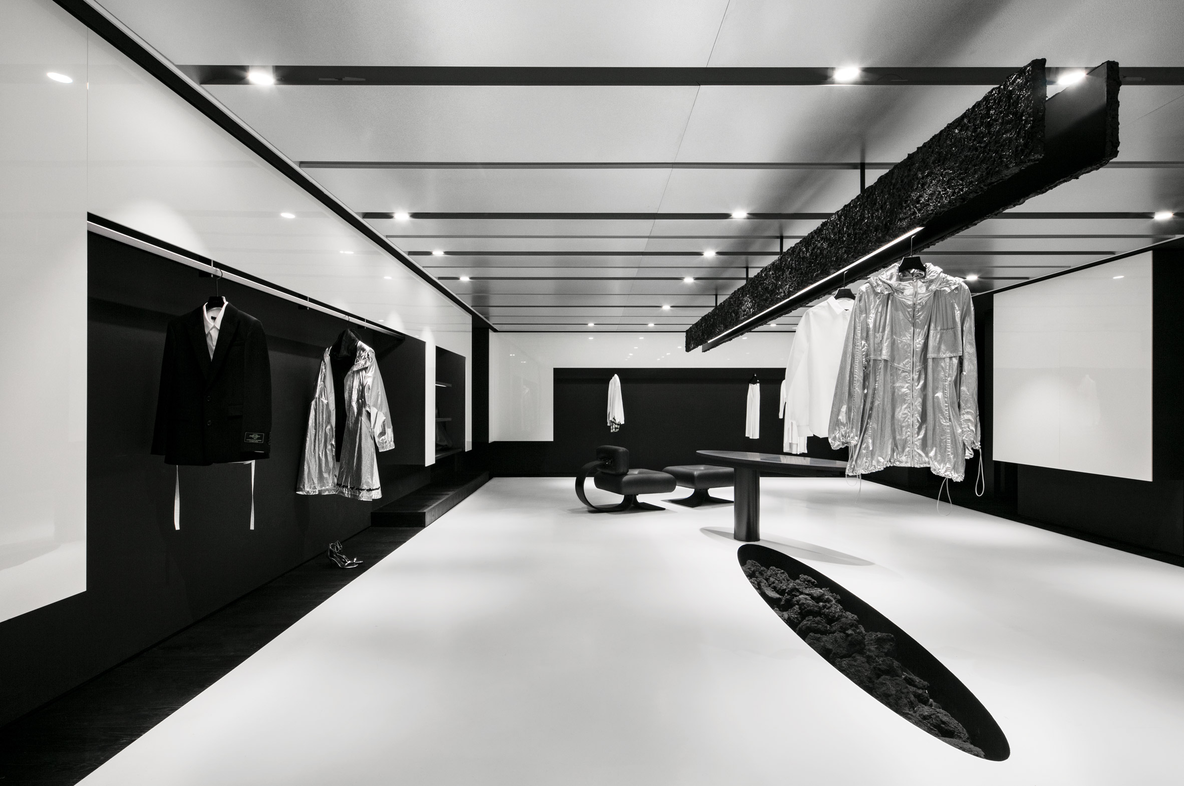 小众设计感服装店推荐性冷淡风,郑州德化街服装店暗黑风