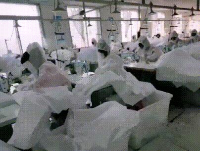 中国女工为世界爆产能:“成不了杨超越,但我给南非总统做过口罩”