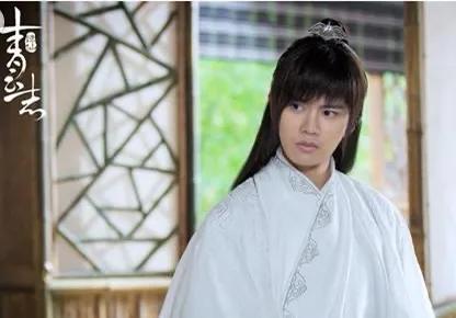 厚刘海遮挡脸型,厚刘海遮住眼睛