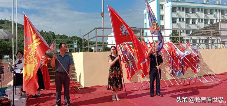广西柳城中学“19扬帆起航圆梦2022”2019级高二升高三授旗仪式