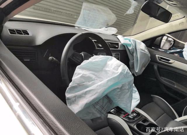 观致5碰撞五星,观致5对撞重卡