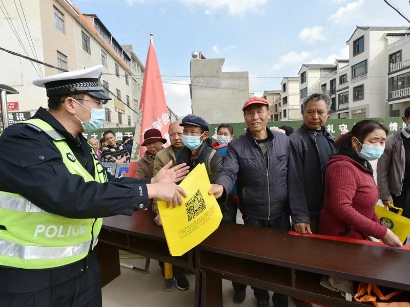 麒麟交警奉上校园周边解堵宝典,麒麟交警大队