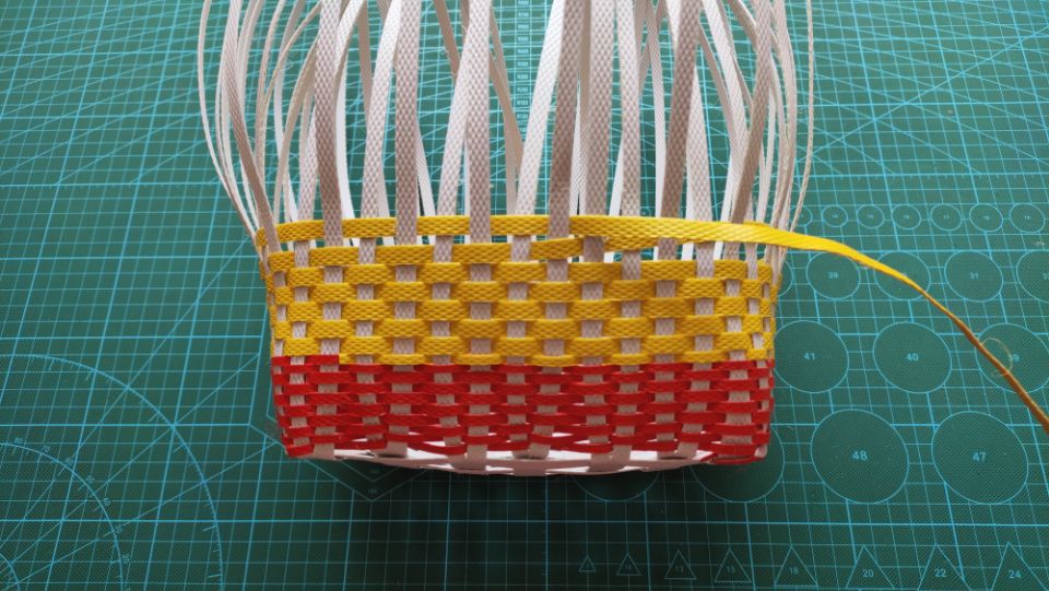 编篮子塑钢打包带,最简单的打包带编篮子教程