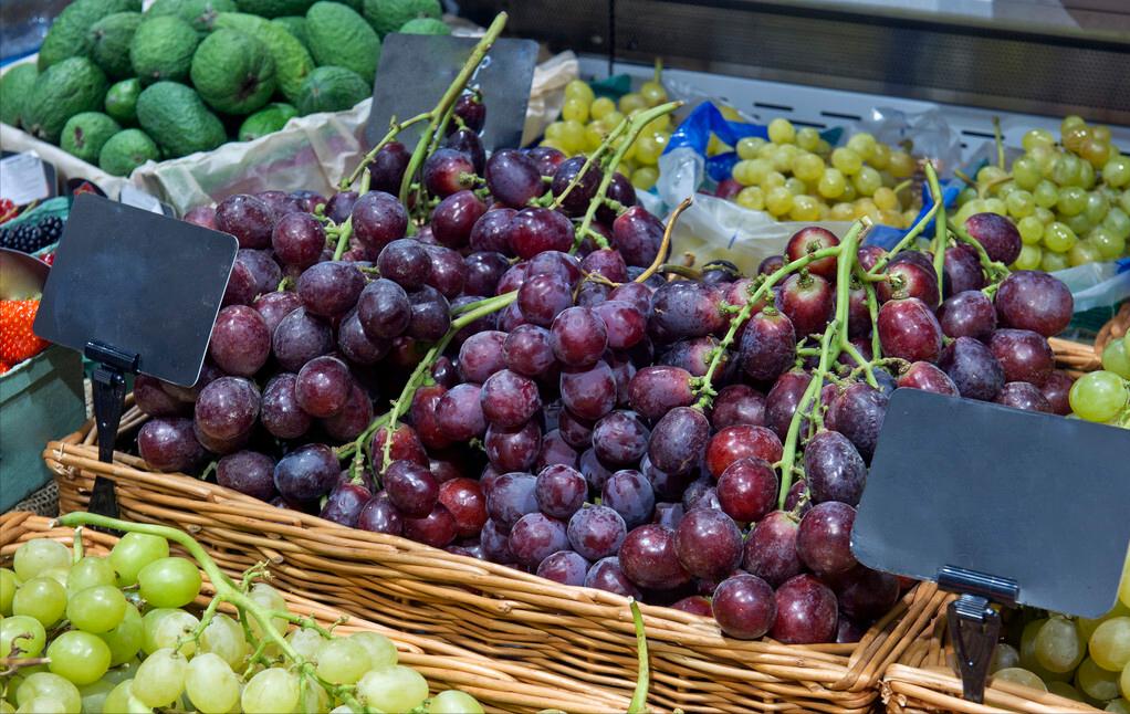 回农村创业种葡萄效益如何,农村小伙回家创业种葡萄