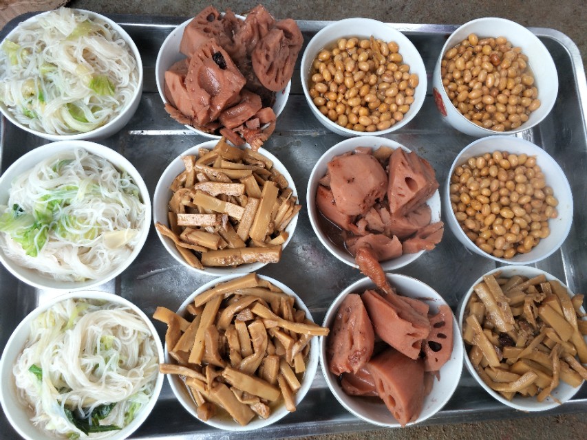 傻妞去吃双喜酒,农村不同的风俗不同的喜宴