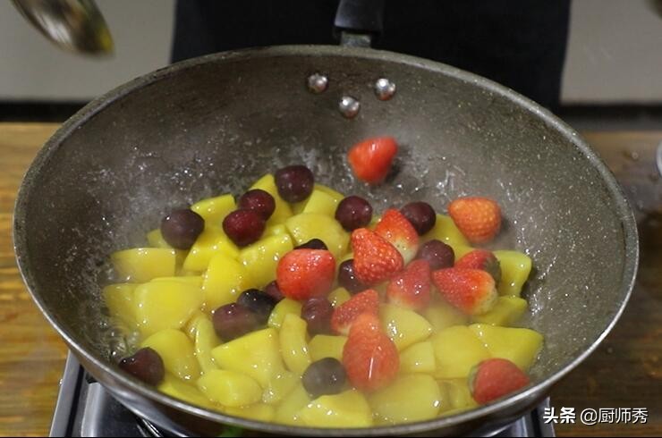 这是孩子最爱吃的一道菜清炒虾仁,这才是小朋友最喜欢的食物