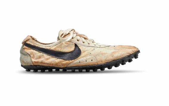 世界上最贵的鞋耐克,耐克最贵的鞋子登月