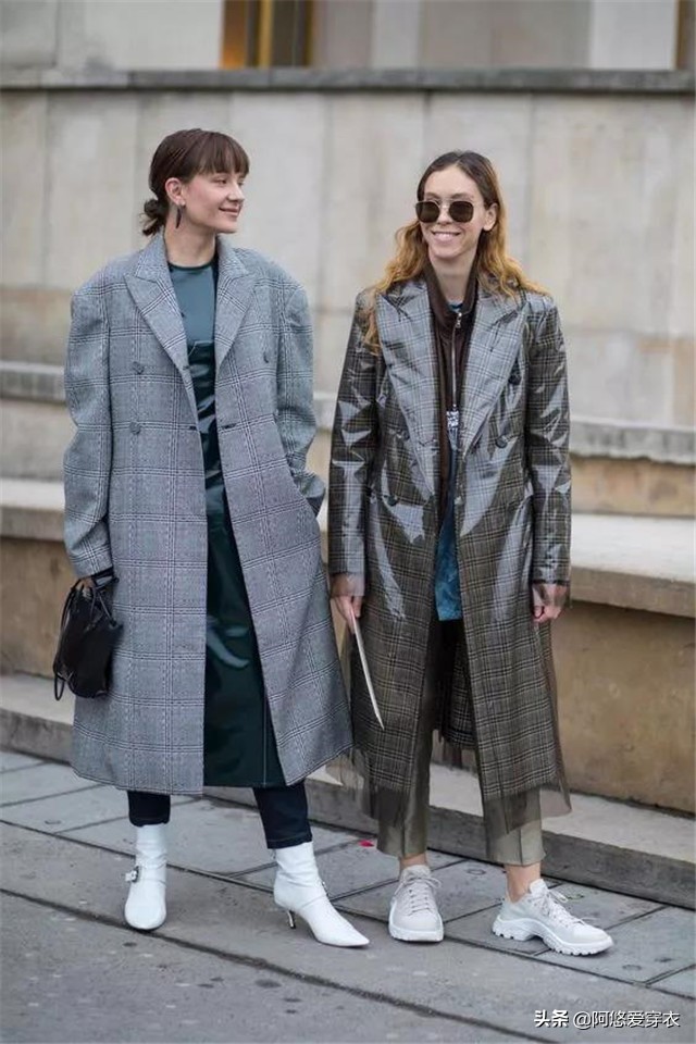 中长款风衣穿搭什么鞋,今年流行风衣运动鞋