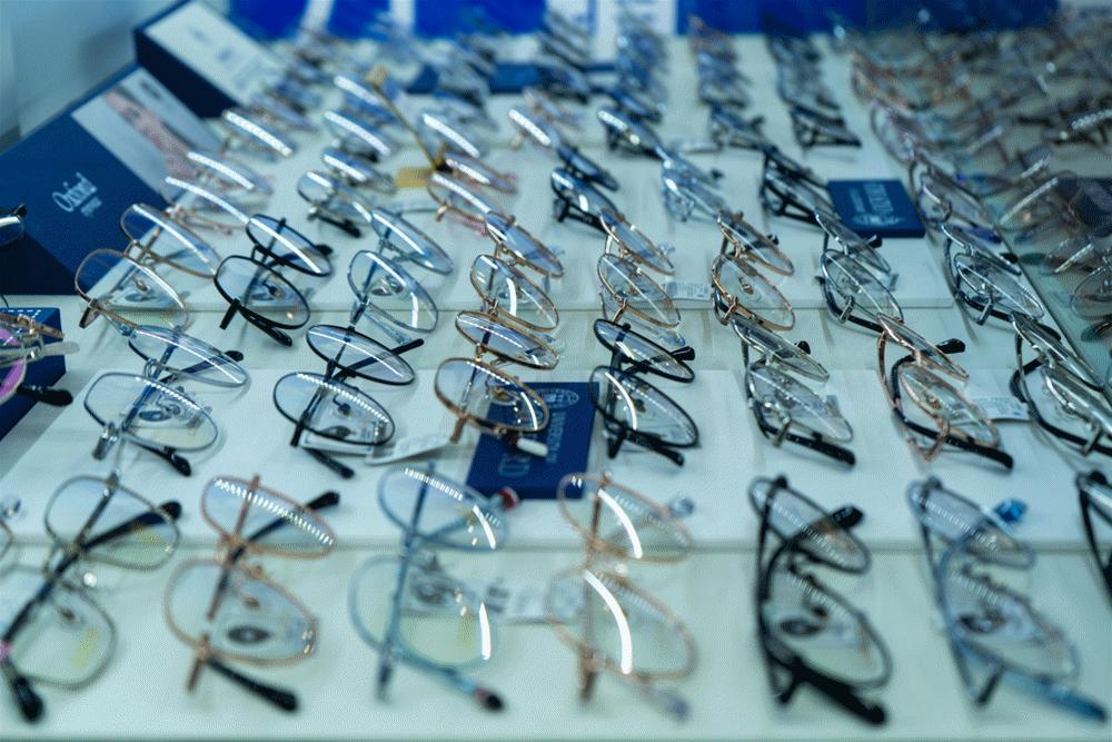 超疯狂！防蓝光镜片免费配！英翔眼镜德百金街店盛大试营业