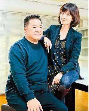 他是贾静雯张檬义父，捧红了林志颖金城武，却被亲儿子逼上绝路