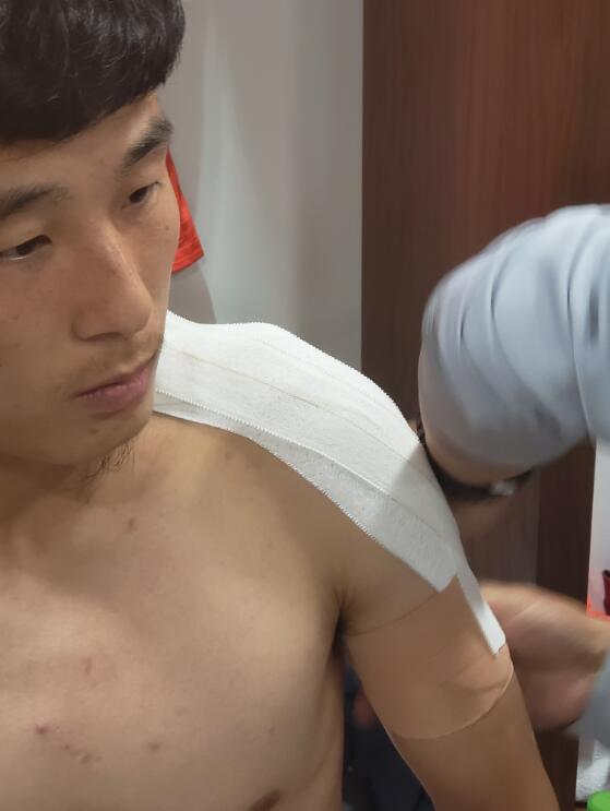 武磊带伤出战进球,这样的足球怎能不爱