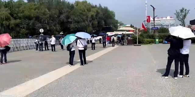 假期兵马俑景区俑比游客多,兵马俑博物馆怎么找导游