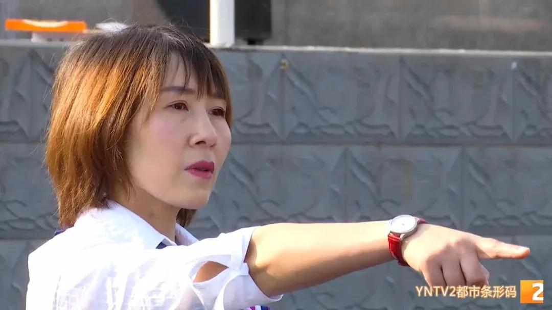 有最严厉的眼神，操最碎的心，她的这*鹰双**眼，是学生最怕的戒尺，也是最难忘的爱