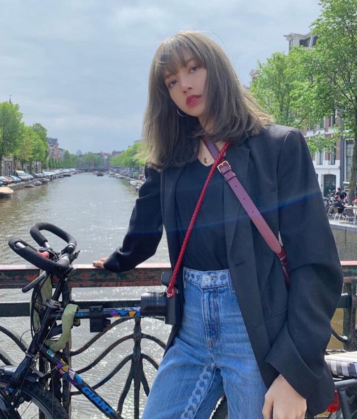 短上衣搭配阔腿裤小姐姐,短上衣高腰阔腿裤