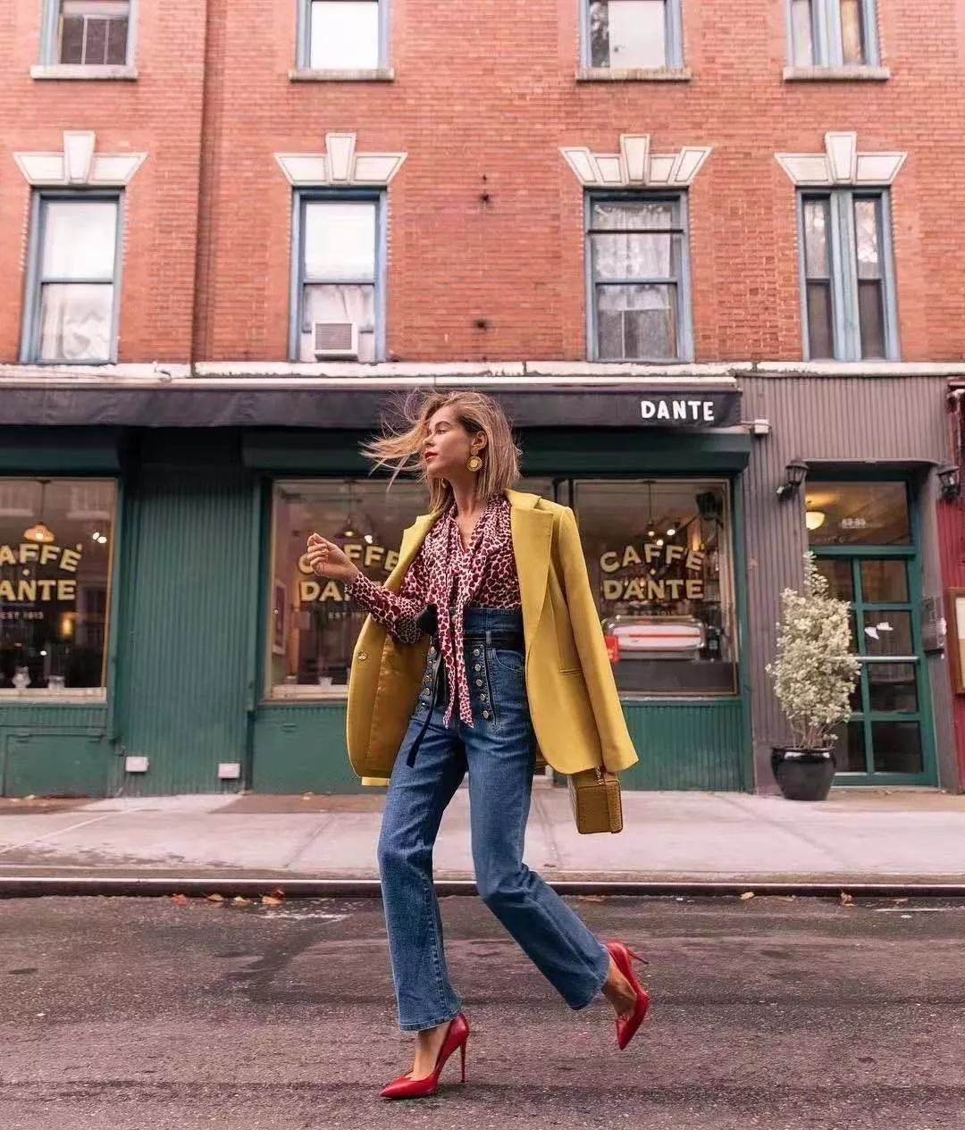 腿短的女生穿什么裤子显高,高腰裤小个子显腿直