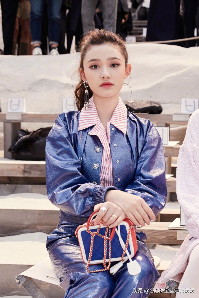 林允现身烈焰红唇,林允惊喜现身