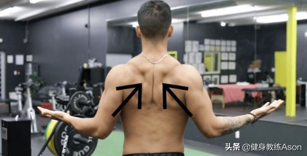 杠铃卧推右肩膀痛恢复后使不上劲,杠铃卧推肩膀容易酸得不行