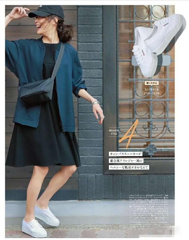 女士小白鞋的正确穿搭视频,小白鞋女如何搭配好看图