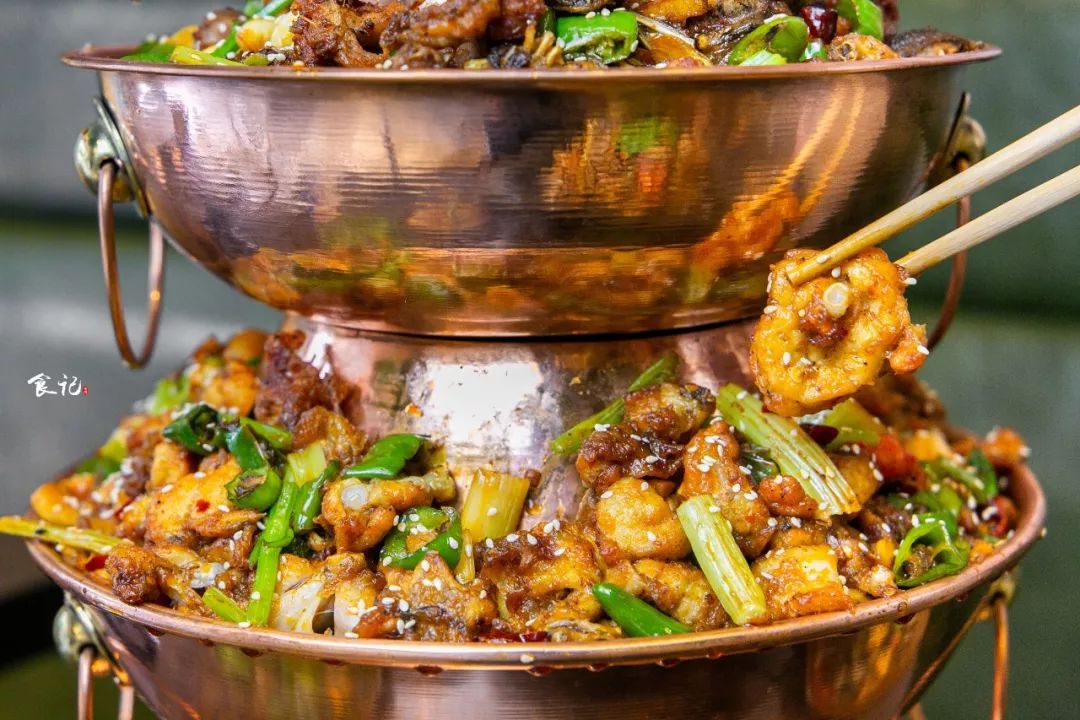 火爆襄阳的3层“壕锅”来袭！还有360°满到爆的龙虾牛蛙双子塔！