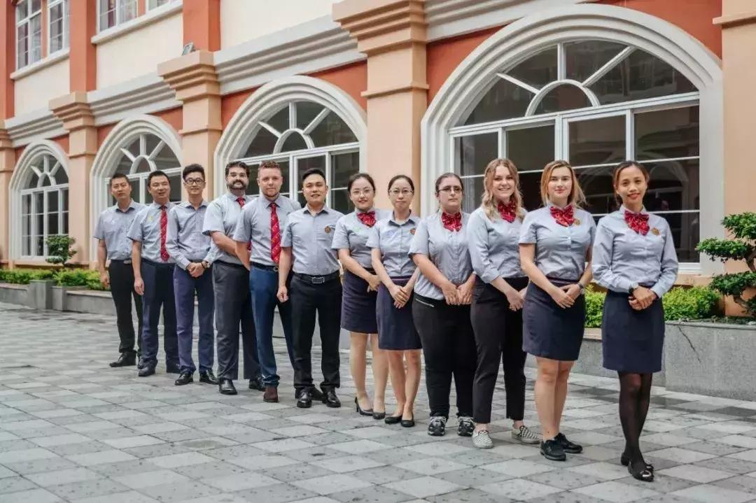 华美学校今天有什么活动,邀请函开放日英语