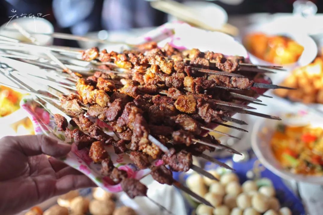 很久以前羊肉串烧烤工艺,羊肉串源自于哪里