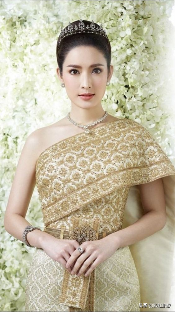东南亚很多国家民族服装都很接近,而为何“泰服”如此深入人心