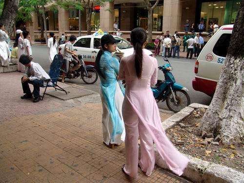 越南夜市生活美女如云,中国越南交界夜市