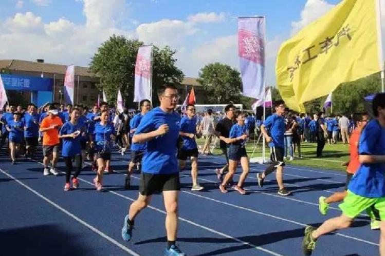 清华大学回应18个学生后续情况,清华有多少男生3000米跑进12分钟