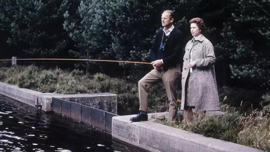 93岁女王年年放暑假！深扒女王秘密“朋友圈”，看看她都玩些啥