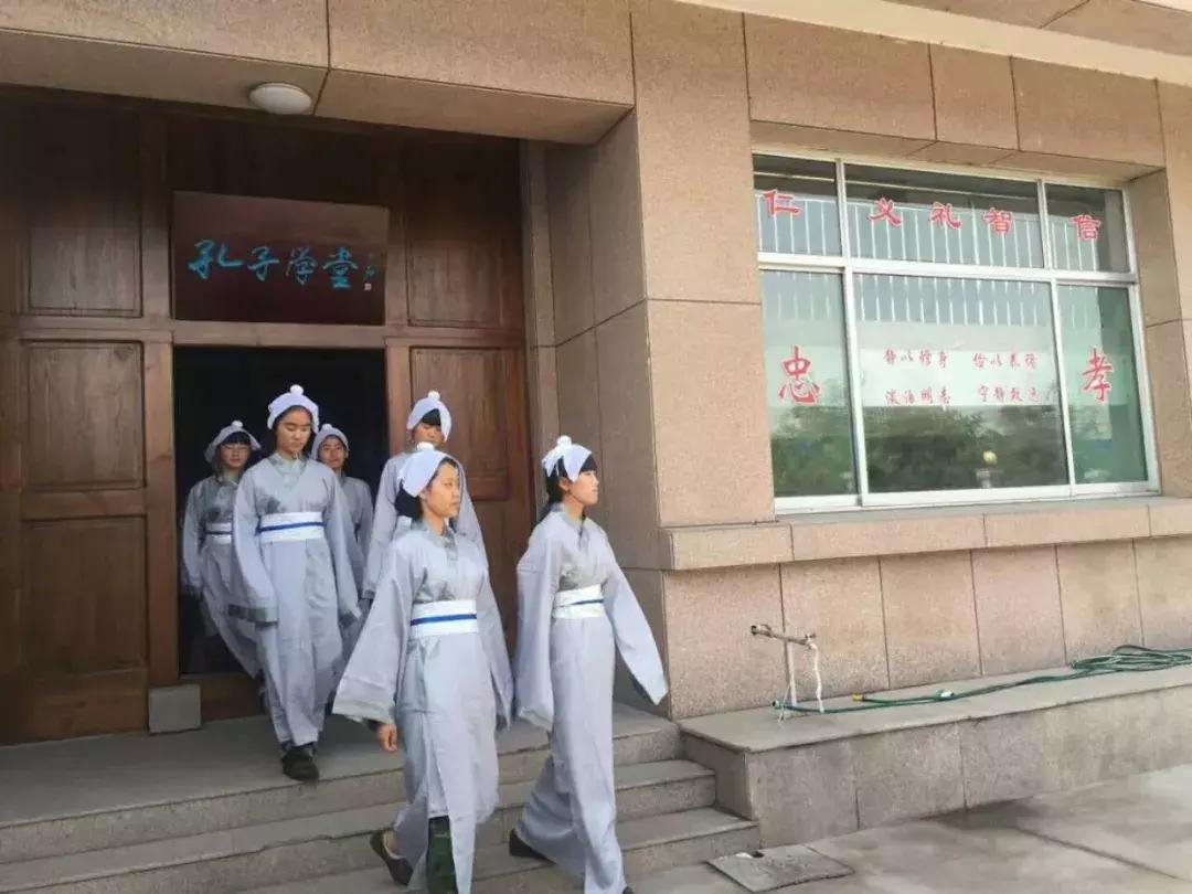 对孩子不愿沟通的六大内心戏 (青春期孩子不与家长沟通交流)