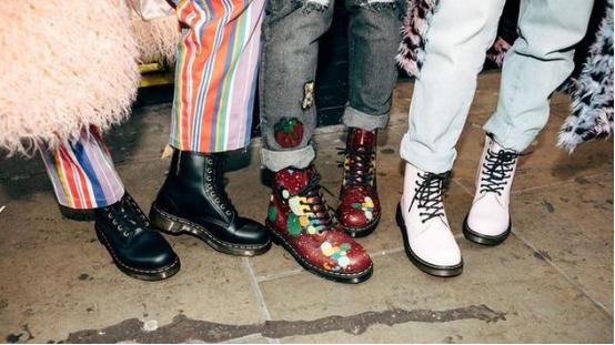 2022年最流行马丁靴穿搭,马丁靴的时髦穿搭