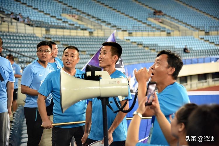 大连人对阵北京国安精彩回放,大连一方山东鲁能球迷助威