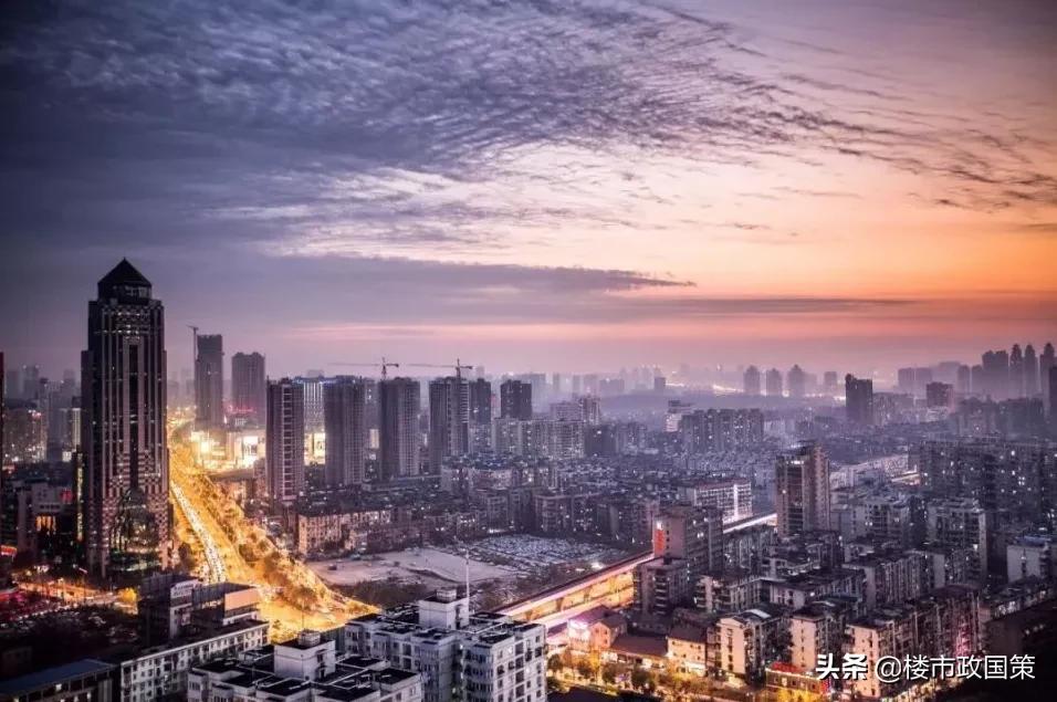 大武汉一起看!三镇“合体”前夜,解放大道再一次为汉口“爆灯”