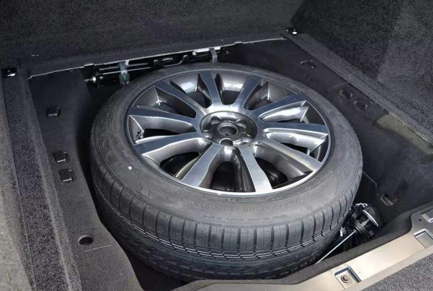 汽车轮胎侧面被钉子扎了怎么办,汽车轮胎侧边被钉子扎了怎么办