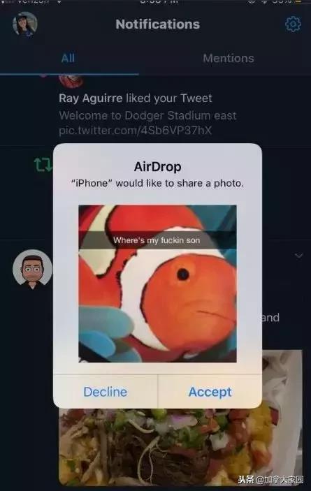 加拿大地铁上有变态强迫妹子看“*体下**”!你手机这个功能关了吗?