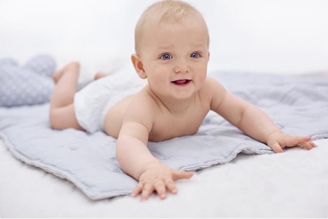 怎么正确给宝宝做翻身练习,宝宝怎么练习翻身的正确姿势