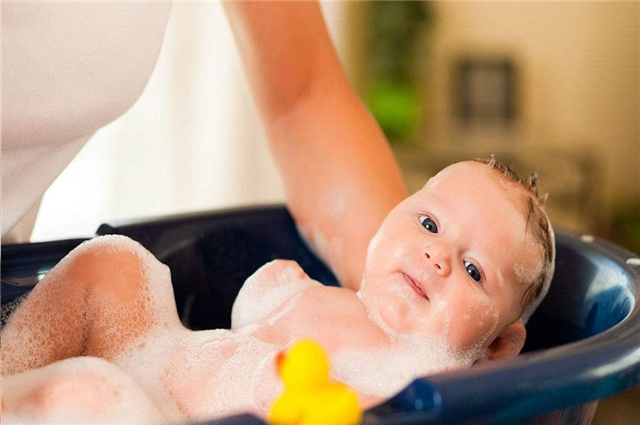 小孩剃光头要不要先洗头,孩子不爱洗头怎么引导