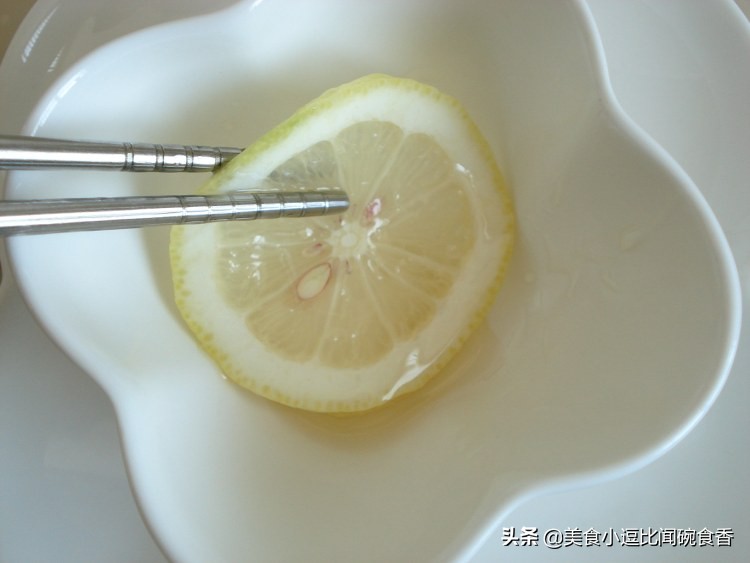 蜂蜜柠檬水用开水泡还是凉水,蜂蜜柠檬水的动漫图片
